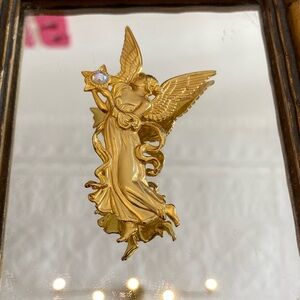 JJ Jonette vintage angel brooch